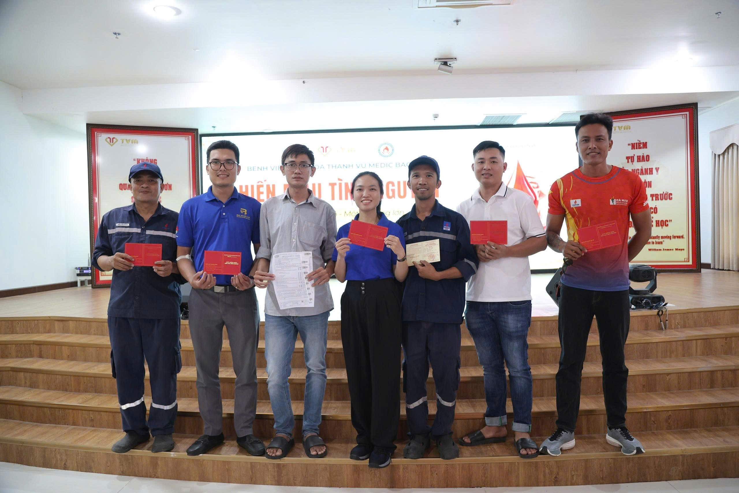 THAM GIA HIẾN MÁU NHÂN ĐẠO