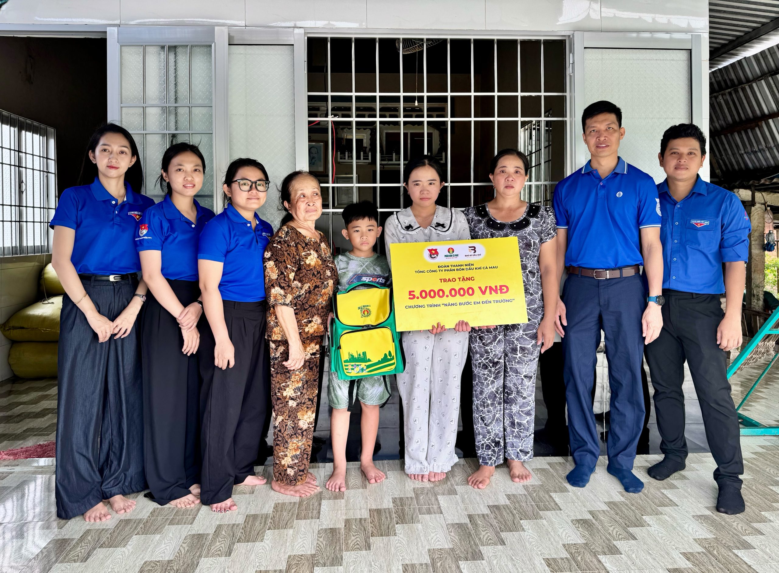 CHƯƠNG TRÌNH “NÂNG BƯỚC EM ĐẾN TRƯỜNG”